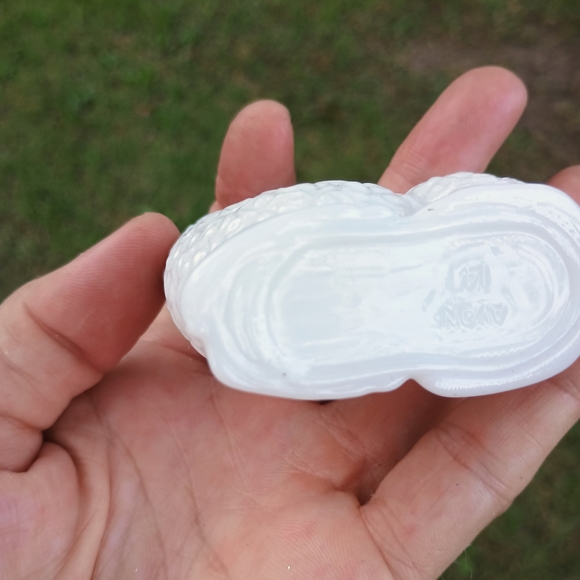 VTG Avon little lamb perfume bottle, milk glass perfume bottle - Picture 8 of 8